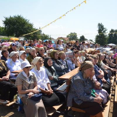 2 august: Hălăuceşti: Sfinţirea capelei mortuare din cimitirul catolic