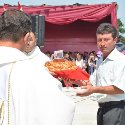 2 august: Hălăuceşti: Sfinţirea capelei mortuare din cimitirul catolic