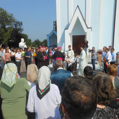 9 august: Satu Nou: Sfinţirea bisericii "Maica Îndurerată"