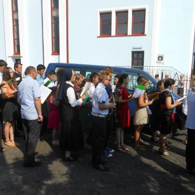 9 august: Satu Nou: Sfinţirea bisericii "Maica Îndurerată"