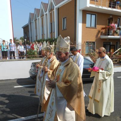 9 august: Satu Nou: Sfinţirea bisericii "Maica Îndurerată"
