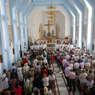 9 august: Satu Nou: Sfinţirea bisericii "Maica Îndurerată"