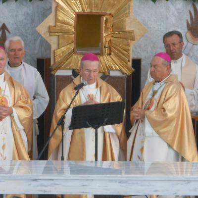 9 august: Satu Nou: Sfinţirea bisericii "Maica Îndurerată"