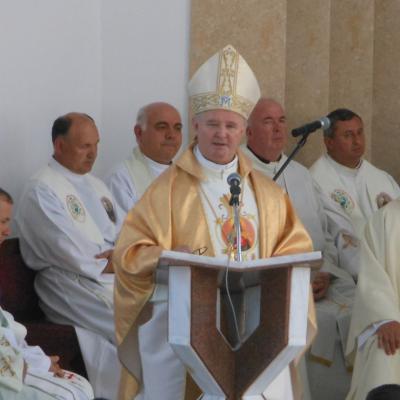 9 august: Satu Nou: Sfinţirea bisericii "Maica Îndurerată"