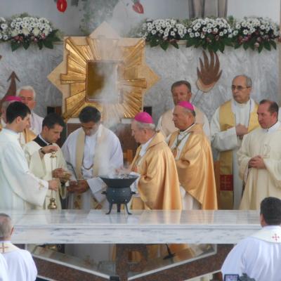 9 august: Satu Nou: Sfinţirea bisericii "Maica Îndurerată"