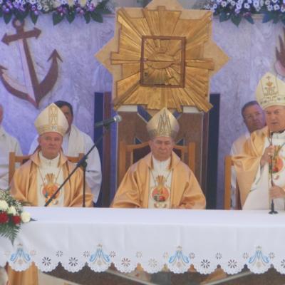 9 august: Satu Nou: Sfinţirea bisericii "Maica Îndurerată"