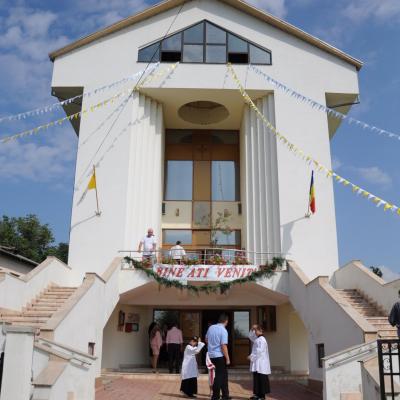 10 august: Târgu Frumos: Primiţia primului preot al comunităţii