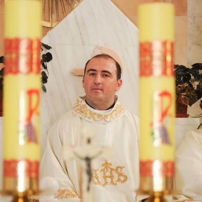 10 august: Târgu Frumos: Primiţia primului preot al comunităţii