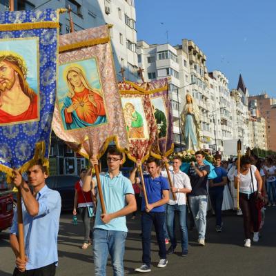 14 august: Bacău - Baraţi: "Drumul către Mama noastră cerească nu e niciodată prea lung"