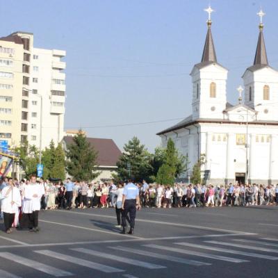 14 august: Bacău - Baraţi: "Drumul către Mama noastră cerească nu e niciodată prea lung"