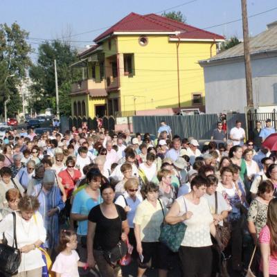 14 august: Bacău - Baraţi: "Drumul către Mama noastră cerească nu e niciodată prea lung"