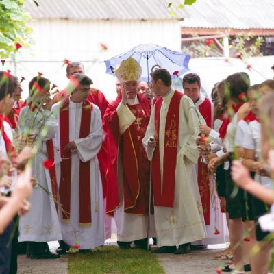 17 august: Valea Mare: Conferirea sacramentului Mirului
