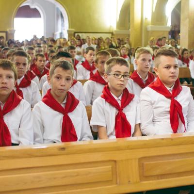 17 august: Valea Mare: Conferirea sacramentului Mirului