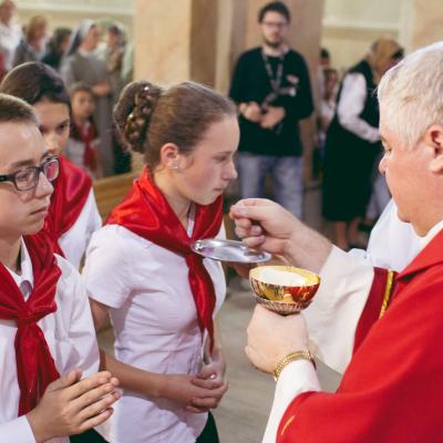 17 august: Valea Mare: Conferirea sacramentului Mirului