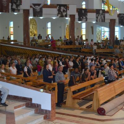 23 august: Bacău: Familia - dar şi speranţă