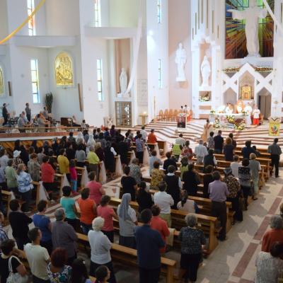 23 august: Bacău: Familia - dar şi speranţă