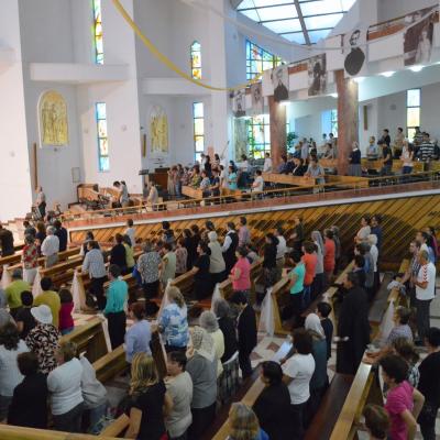 23 august: Bacău: Familia - dar şi speranţă