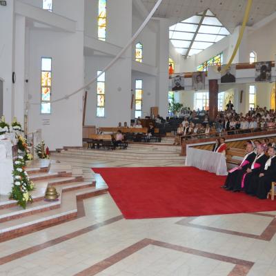23 august: Bacău: Familia - dar şi speranţă