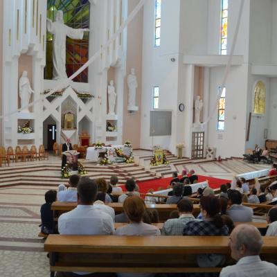 23 august: Bacău: Familia - dar şi speranţă