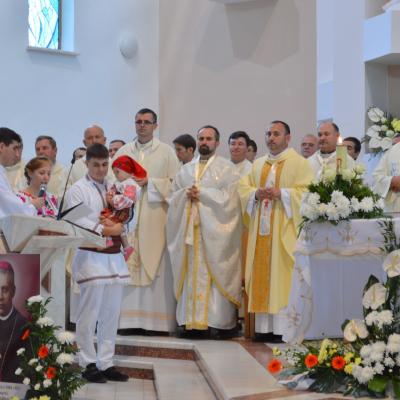 23 august: Bacău: Familia - dar şi speranţă