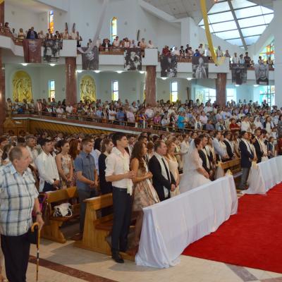 23 august: Bacău: Familia - dar şi speranţă