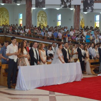 23 august: Bacău: Familia - dar şi speranţă