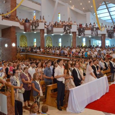 23 august: Bacău: Familia - dar şi speranţă