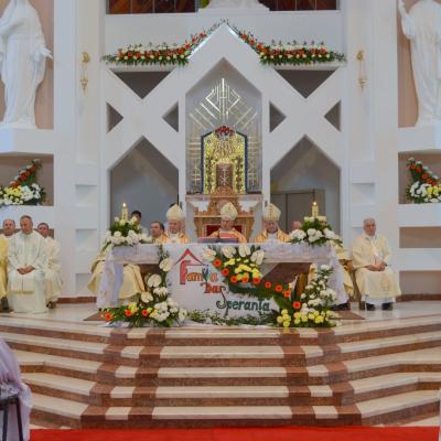 23 august: Bacău: Familia - dar şi speranţă