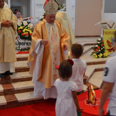 23 august: Bacău: Familia - dar şi speranţă