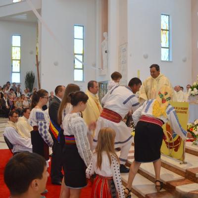 23 august: Bacău: Familia - dar şi speranţă
