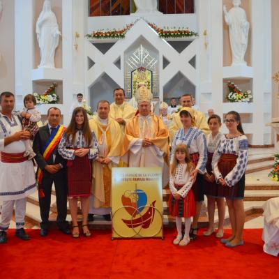 23 august: Bacău: Familia - dar şi speranţă