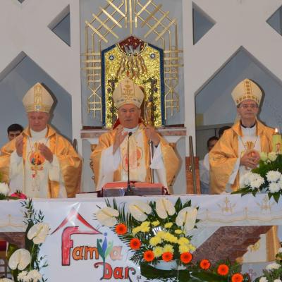23 august: Bacău: Familia - dar şi speranţă