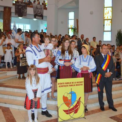 23 august: Bacău: Familia - dar şi speranţă