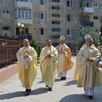 23 august: Bacău: Familia - dar şi speranţă