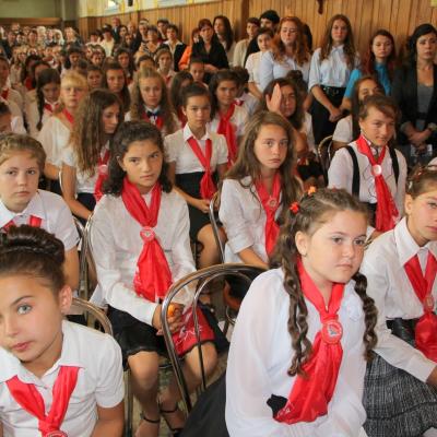 24 august: Barticeşti: Administrarea sacramentului sfântului Mir