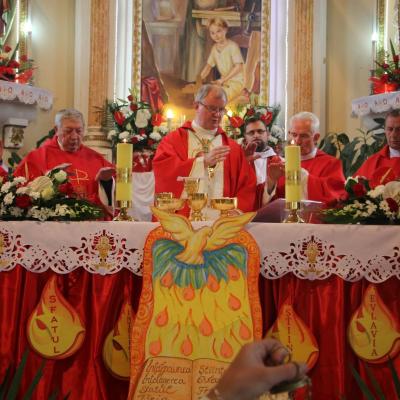 24 august: Barticeşti: Administrarea sacramentului sfântului Mir