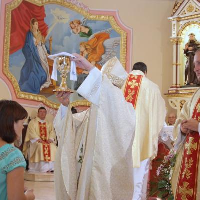 8 septembrie: Huşi-Corni: PS Aurel Percă la hramul comunităţii