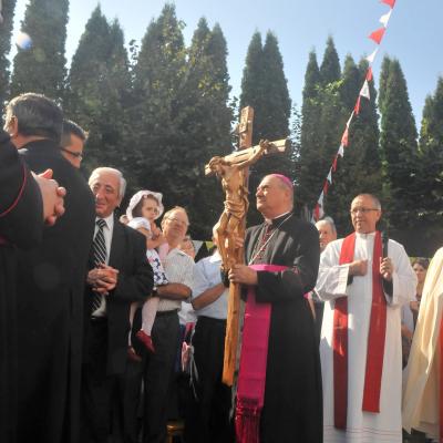13 septembrie: Bacău "Sfânta Cruce": Sfinţirea bisericii, consacrarea altarului şi hramul comunităţii