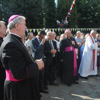 13 septembrie: Bacău "Sfânta Cruce": Sfinţirea bisericii, consacrarea altarului şi hramul comunităţii