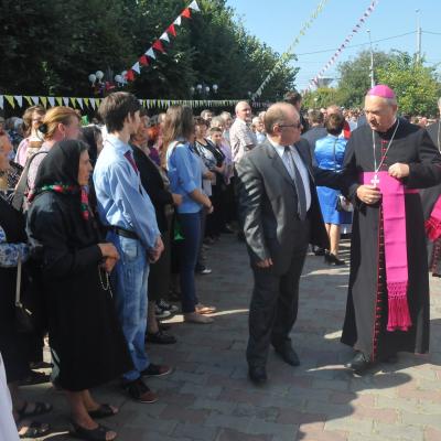 13 septembrie: Bacău "Sfânta Cruce": Sfinţirea bisericii, consacrarea altarului şi hramul comunităţii