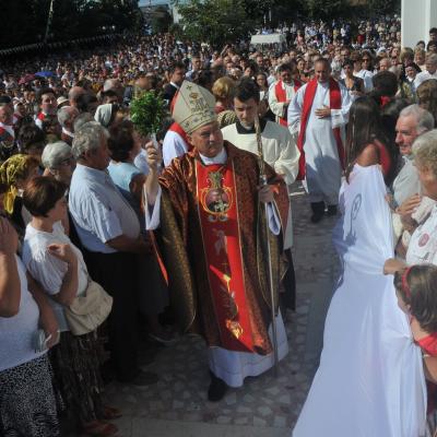 13 septembrie: Bacău "Sfânta Cruce": Sfinţirea bisericii, consacrarea altarului şi hramul comunităţii