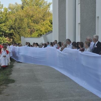 13 septembrie: Bacău "Sfânta Cruce": Sfinţirea bisericii, consacrarea altarului şi hramul comunităţii