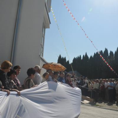 13 septembrie: Bacău "Sfânta Cruce": Sfinţirea bisericii, consacrarea altarului şi hramul comunităţii
