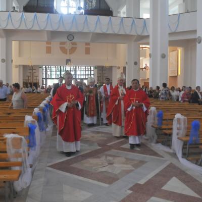 13 septembrie: Bacău "Sfânta Cruce": Sfinţirea bisericii, consacrarea altarului şi hramul comunităţii