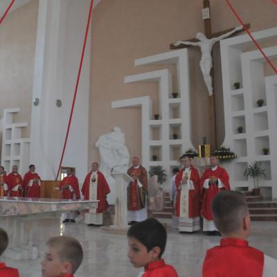 13 septembrie: Bacău "Sfânta Cruce": Sfinţirea bisericii, consacrarea altarului şi hramul comunităţii