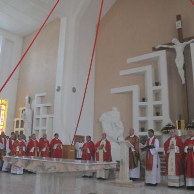 13 septembrie: Bacău "Sfânta Cruce": Sfinţirea bisericii, consacrarea altarului şi hramul comunităţii