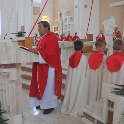 13 septembrie: Bacău "Sfânta Cruce": Sfinţirea bisericii, consacrarea altarului şi hramul comunităţii
