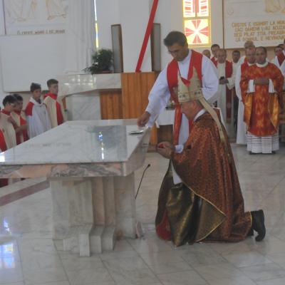 13 septembrie: Bacău "Sfânta Cruce": Sfinţirea bisericii, consacrarea altarului şi hramul comunităţii