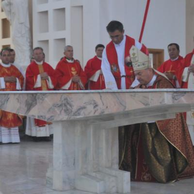 13 septembrie: Bacău "Sfânta Cruce": Sfinţirea bisericii, consacrarea altarului şi hramul comunităţii