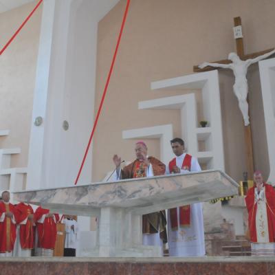 13 septembrie: Bacău "Sfânta Cruce": Sfinţirea bisericii, consacrarea altarului şi hramul comunităţii